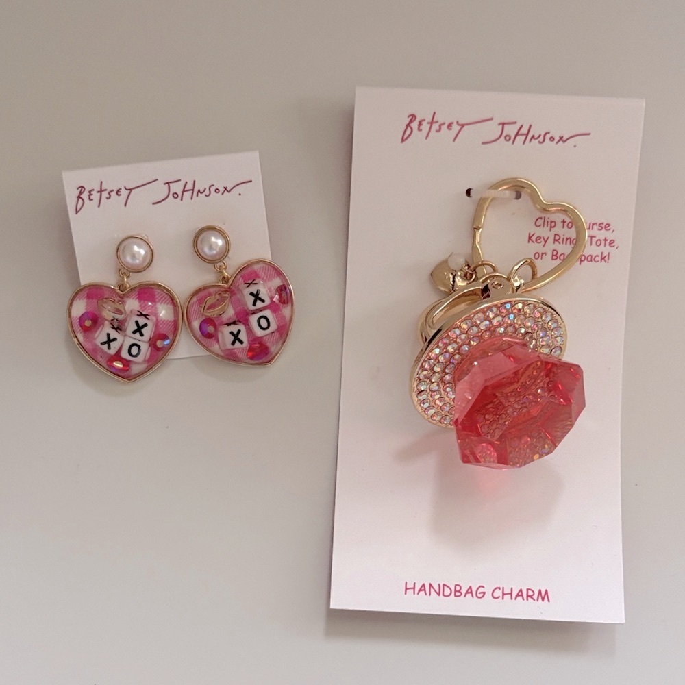 Lot of 2x NWT [Betsey Johnson] Heart Earrings & Ring Pop Keychain/Handbag Charm - Picture 7 of 16
